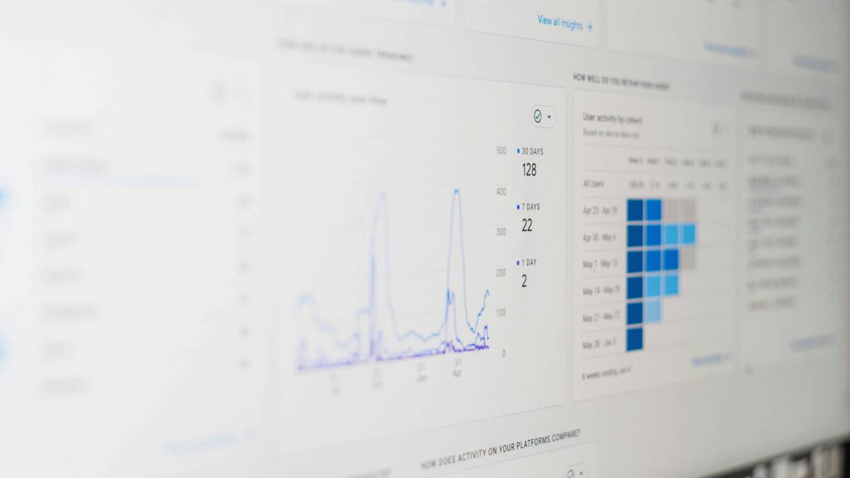 Imagen que refleja el análisis de datos SEO en Google Analytics