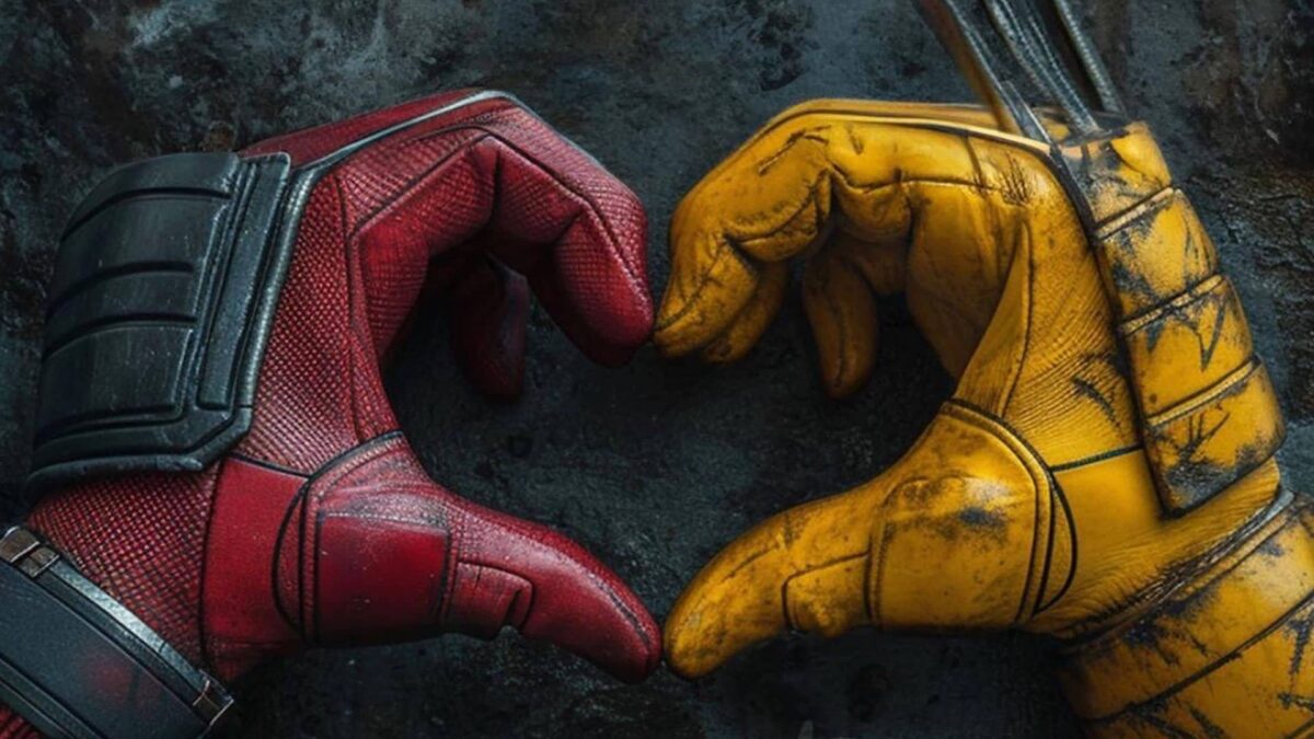 Imagen con las manos de Deadpool y Lobezno formando un corazón