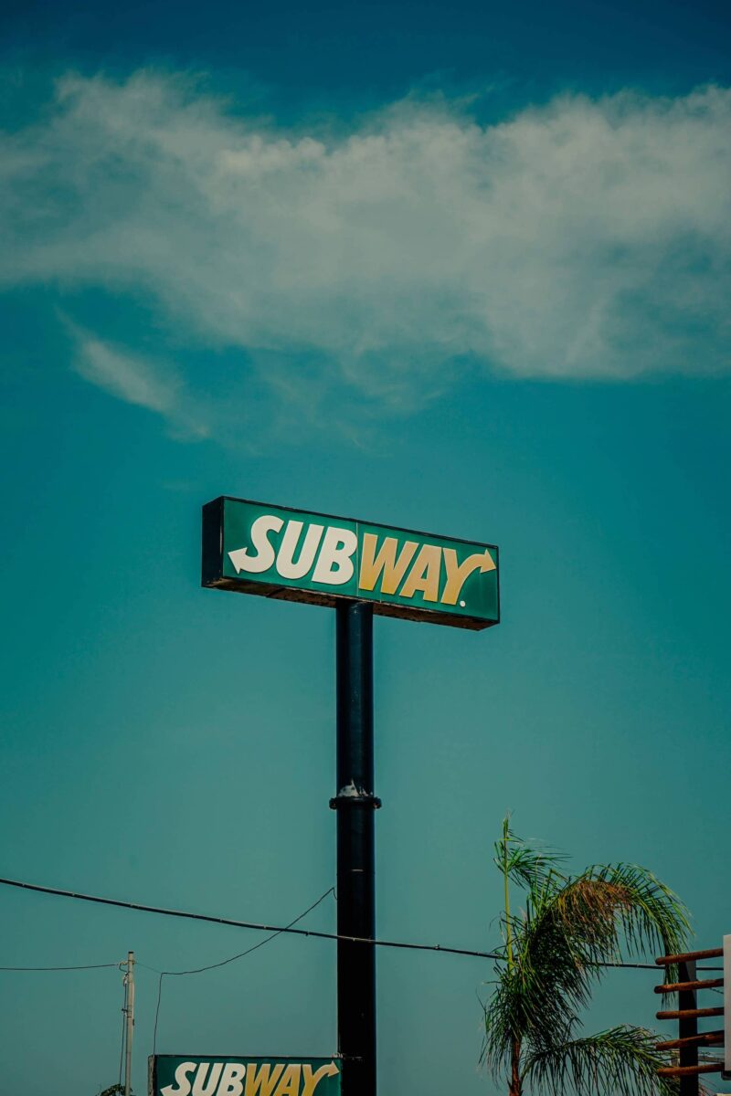 Imagen de una valla publicitaria de Subway.