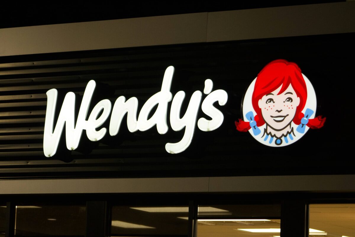 Imagen del artículo sobre humor en twitter de wendy's: Momentos virales y roasts inolvidables