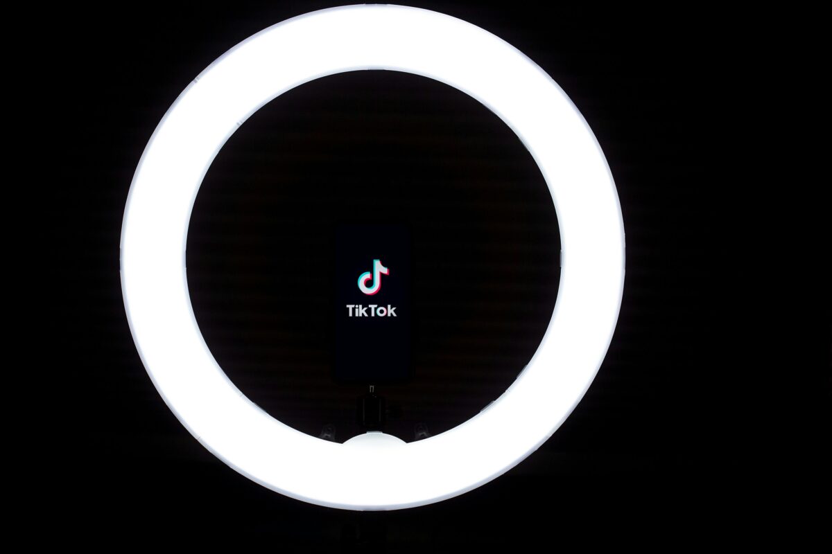 Cómo hacerse viral en TikTok en 2025: manual avanzado (estrategia, creatividad y datos) | 10