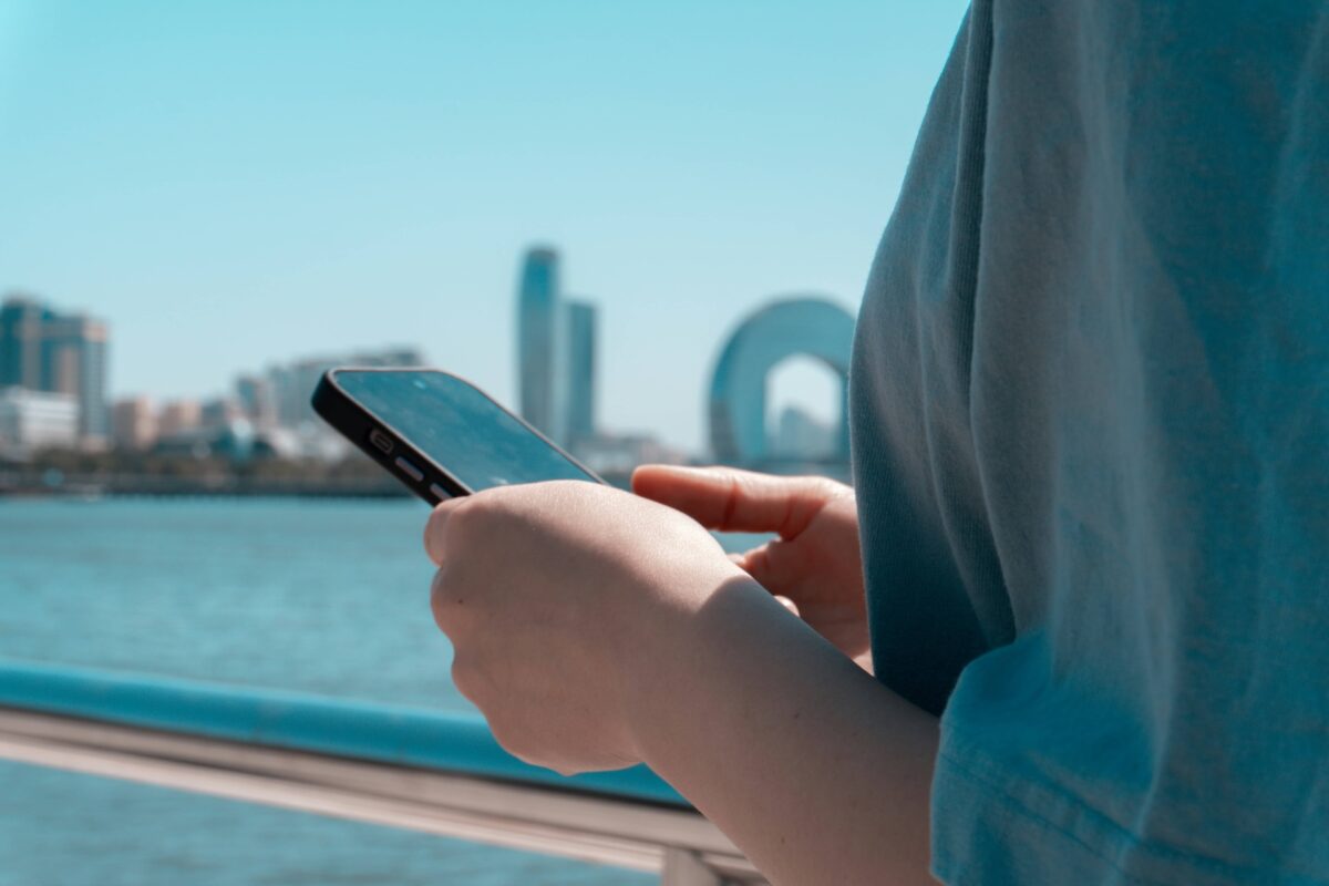 Revolución del desarrollo de aplicaciones móviles con interfaces sin pantalla conversacional y gestual | 6